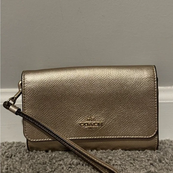 Coach Gold Women's Wristlet | Flawed see photos - Picture 1 of 14